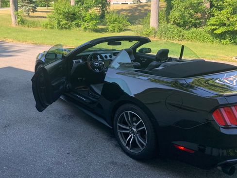 Used 2016 Ford Mustang Premium image 2