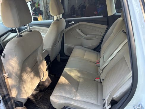 Used 2017 Ford Escape SE w/ Equipment Group 201A image 6