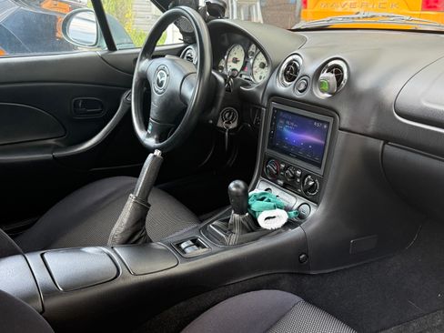 Used 2002 MAZDA MX-5 Miata LS RWD image 6