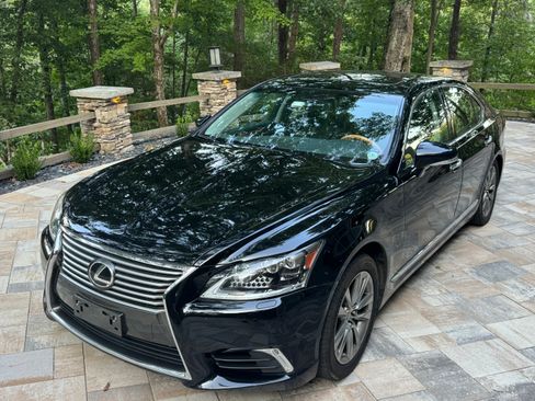 Used 2017 Lexus LS 460 AWD w/ Comfort Package image 4