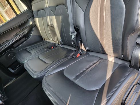 Used 2021 Ford Expedition Max Limited image 9