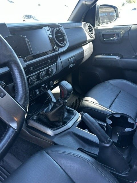 Used 2023 Toyota Tacoma TRD Off-Road w/ TRD Premium Off Road Package AWD/4WD image 13
