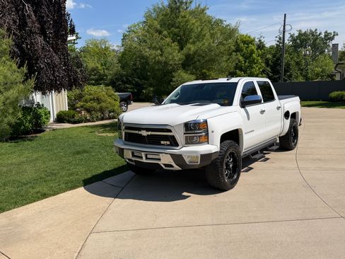 Used 2015 Chevrolet Silverado 1500 LTZ Z71 w/ LTZ Plus Package AWD/4WD image 4