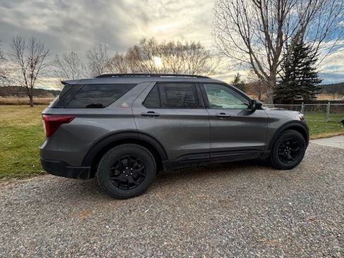 Used 2022 Ford Explorer Timberline image 2