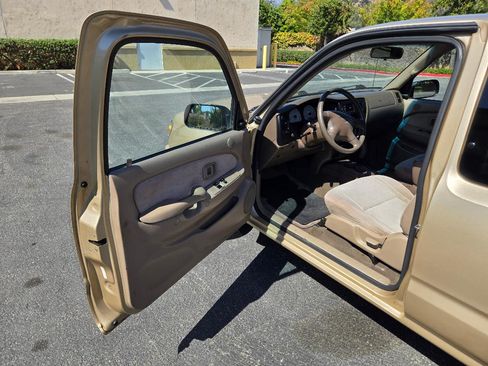 Used 2001 Toyota Tacoma 2WD Xtracab image 11
