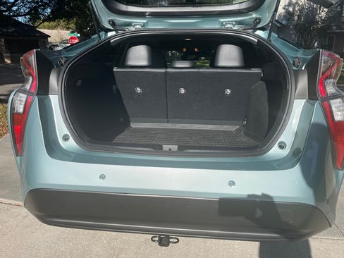 Used 2018 Toyota Prius Four Touring image 17