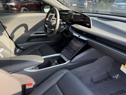 Used 2024 Lucid Air Touring image 5