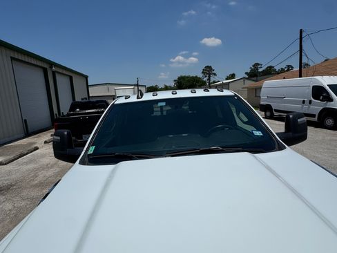 Used 2024 RAM 2500 Tradesman w/ Chrome Appearance Group AWD/4WD image 9