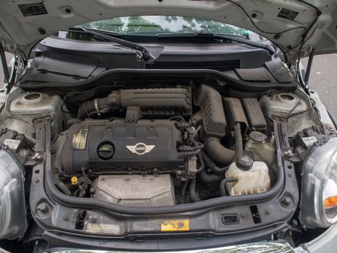 Used 2013 MINI Cooper Hardtop image 2