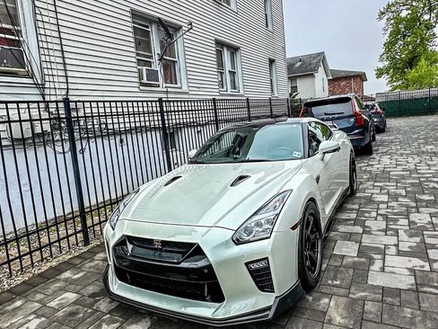 Used 2020 Nissan GT-R Premium image 6