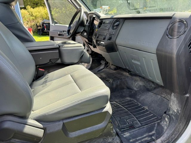 Used 2016 Ford F550 4x4 Regular Cab Super Duty image 4