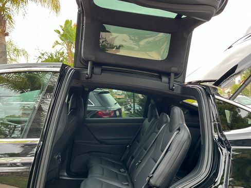 Used 2018 Tesla Model X 75D image 9
