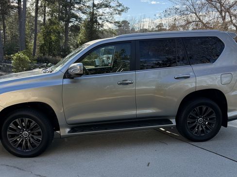 Used 2020 Lexus GX 460 Premium image 2