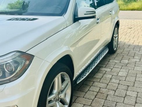Used 2015 Mercedes-Benz GL 550 4MATIC image 9
