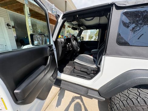 Used 2018 Jeep Wrangler Sport image 11