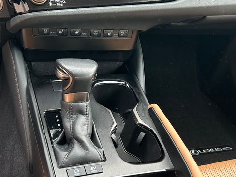 Used 2024 Lexus ES 300h Ultra Luxury FWD image 13