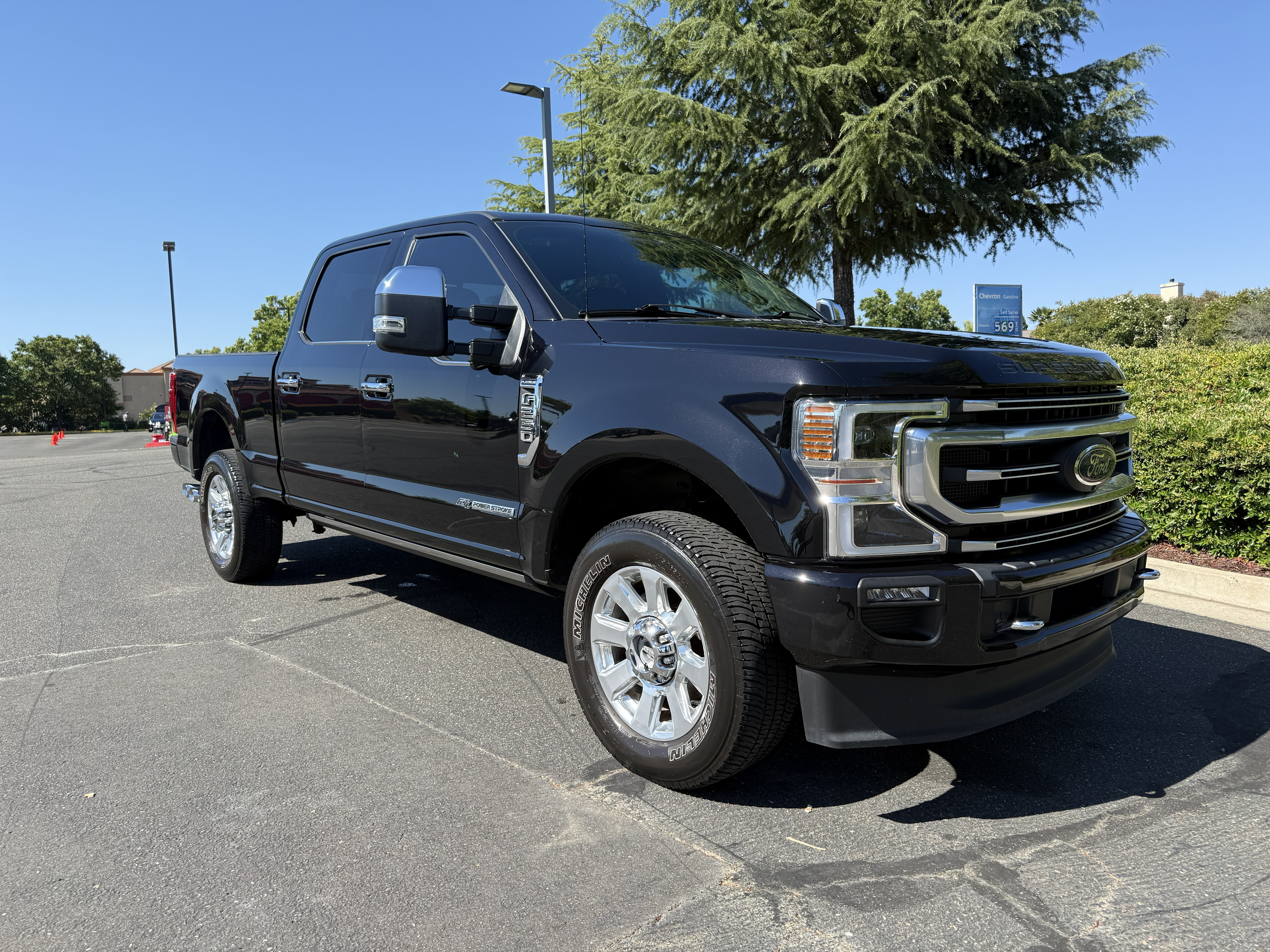 Used 2020 Ford F250 Platinum w/ FX4 Off-Road Package AWD/4WD image 2