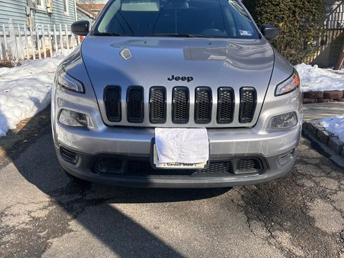 Used 2017 Jeep Cherokee Sport w/ Cold Weather Group image 15