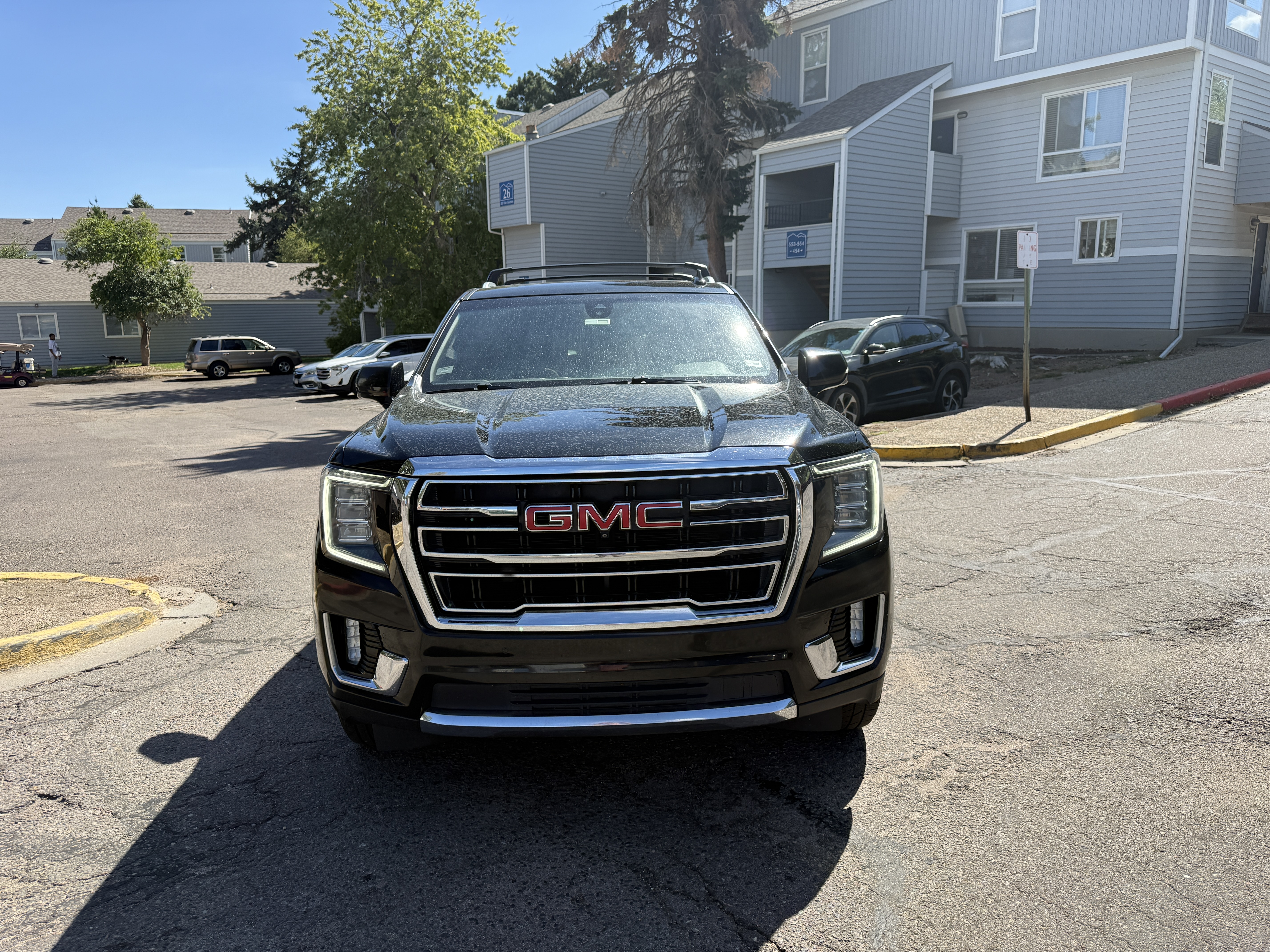 Used 2021 GMC Yukon XL SLT w/ SLT Luxury Plus Package AWD/4WD image 2