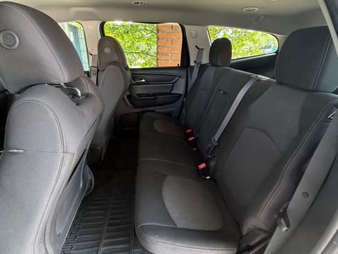 Used 2015 Chevrolet Traverse LT w/ LPO, 'HIT The Road' Package FWD image 13