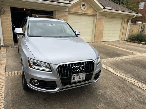 Used 2017 Audi Q5 2.0T Premium Plus w/ Technology Package image 2