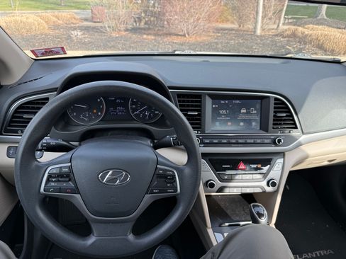 Used 2017 Hyundai Elantra SE image 6