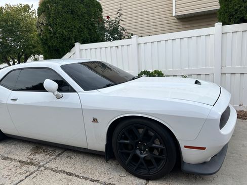 Used 2015 Dodge Challenger R/T Scat Pack w/ Leather Interior Group RWD image 7