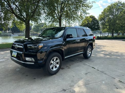 Used 2012 Toyota 4Runner SR5 RWD image 2