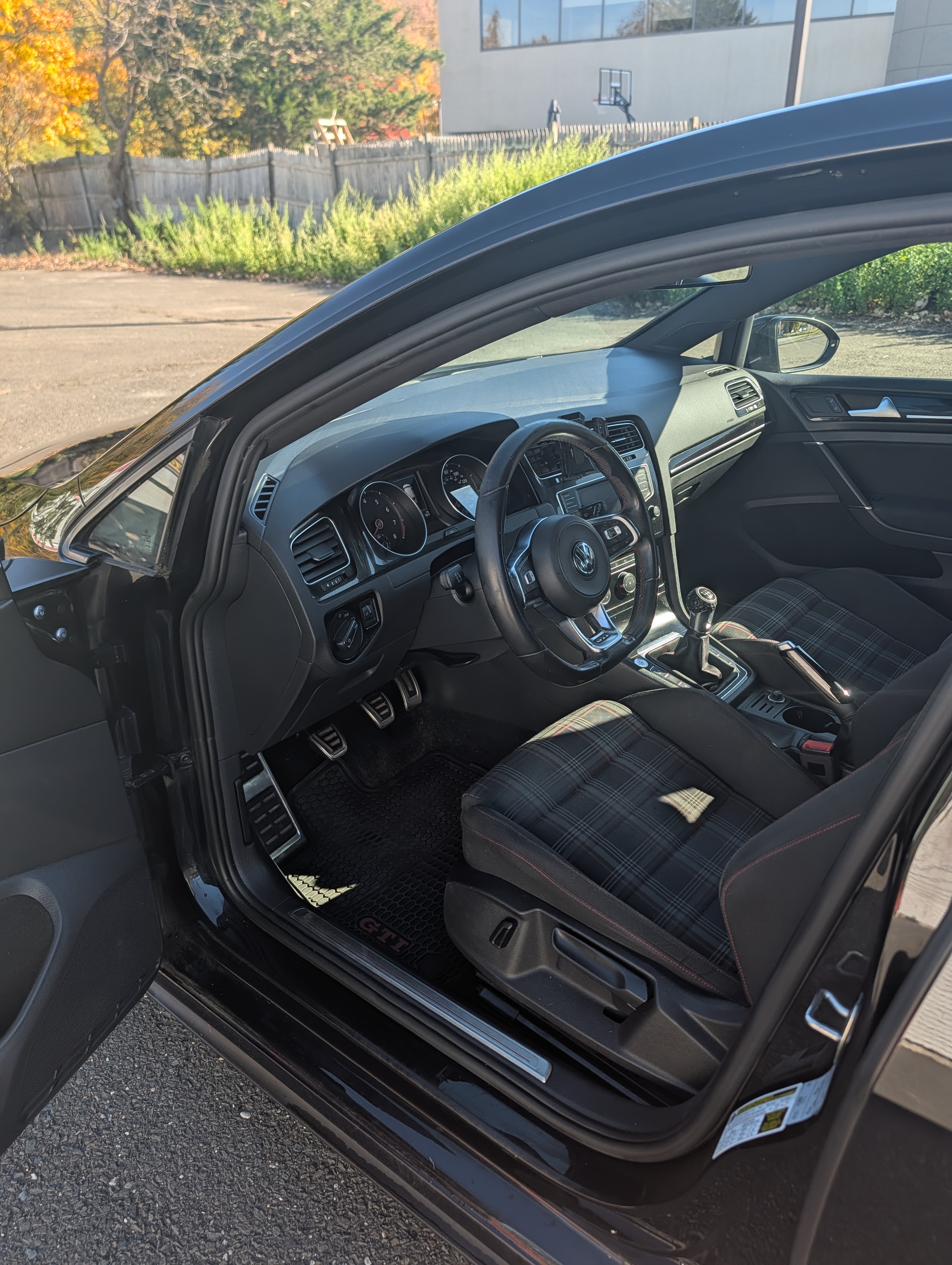 Used 2017 Volkswagen GTI Sport FWD image 11