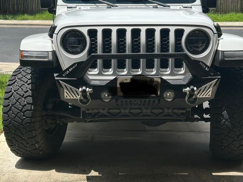 Used 2022 Jeep Gladiator Overland w/ Popular Equipment Package AWD/4WD image 2