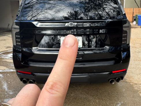 Used 2025 Chevrolet Suburban Z71 w/ Comfort Package image 5