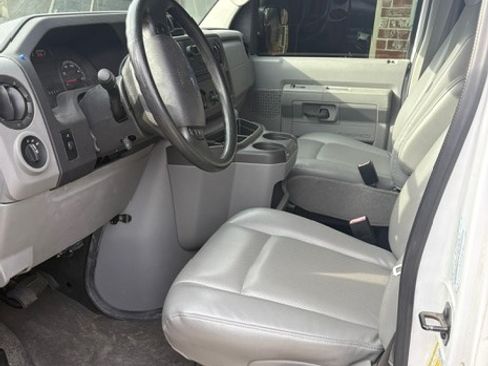 Used 2010 Ford E-250 and Econoline 250 Extended image 4