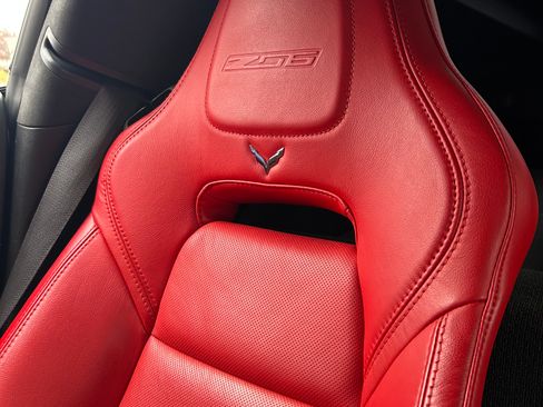 Used 2016 Chevrolet Corvette Z06 w/ 3LZ Preferred Equipment Group image 9