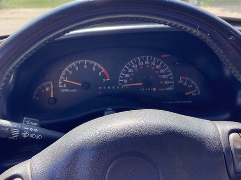 Used 2002 Pontiac Grand Prix GT w/ Opt Pkg 3 FWD image 10