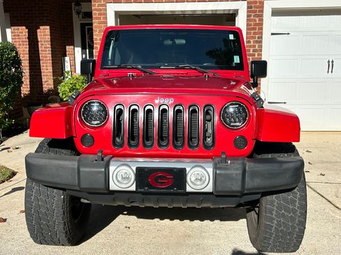 Used 2012 Jeep Wrangler Unlimited Sahara image 1