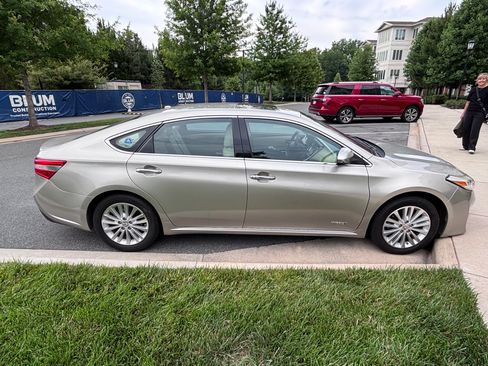Used 2014 Toyota Avalon XLE Touring FWD image 9