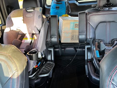 Used 2023 Ford Expedition Limited image 11