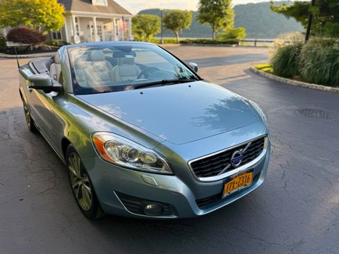 Used 2012 Volvo C70 T5 w/ Climate Pkg FWD image 1