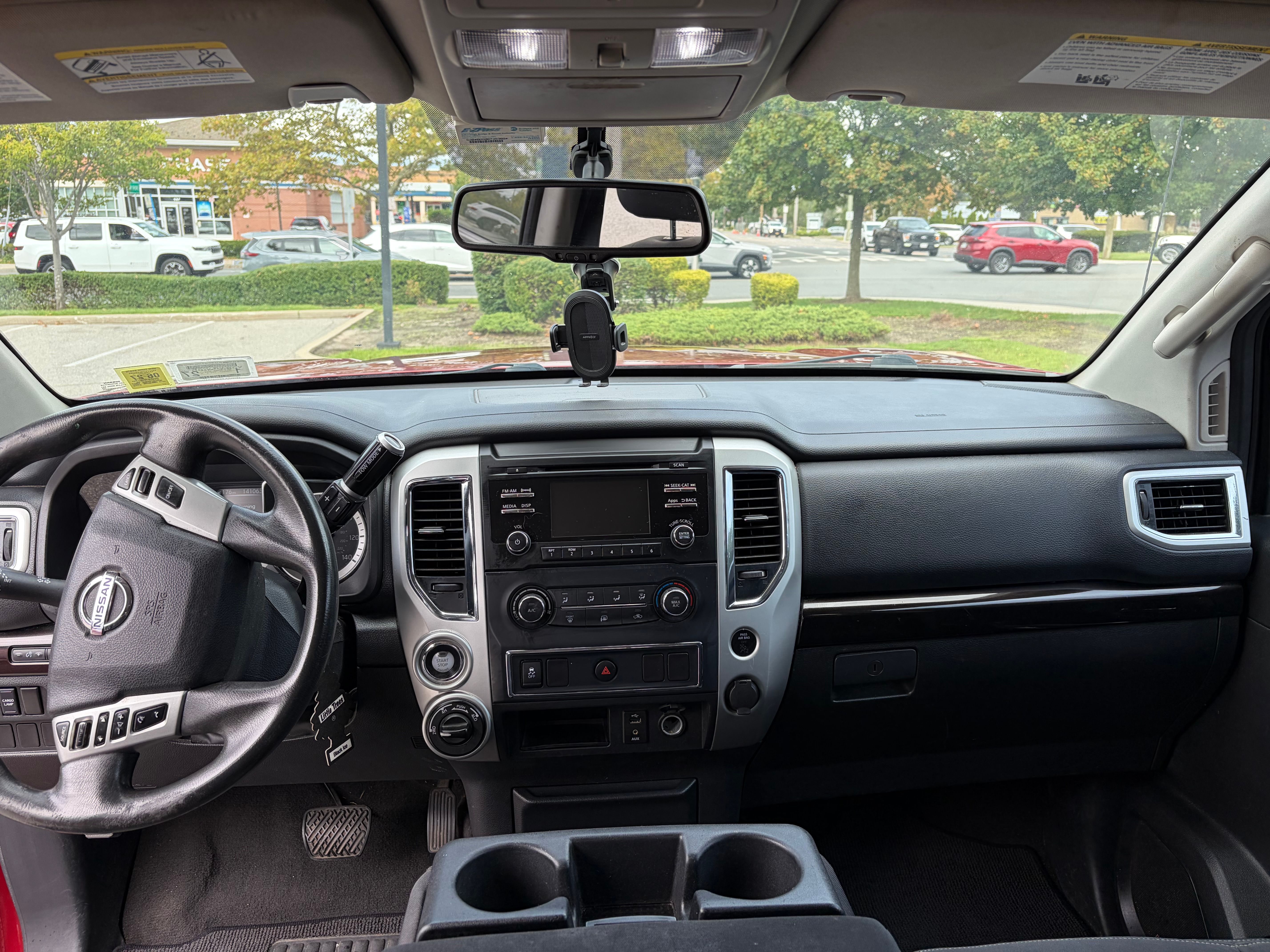 Used 2017 Nissan Titan SV AWD/4WD image 15