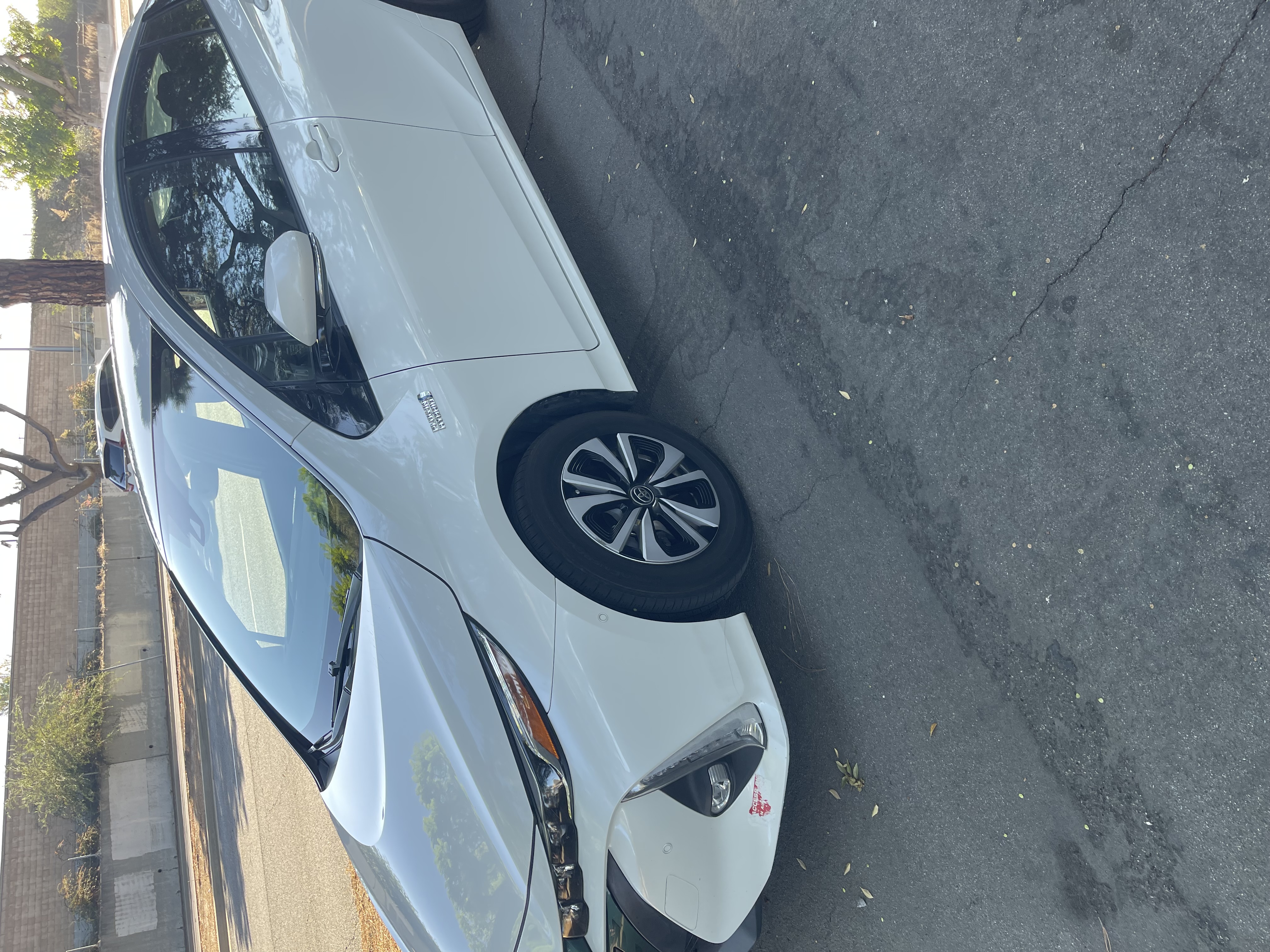 Used 2017 Toyota Prius Prime Advanced FWD image 1