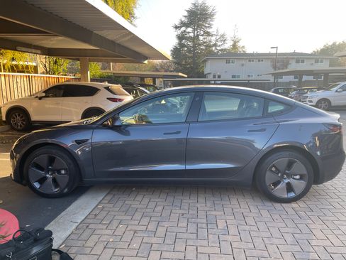 Used 2023 Tesla Model 3 Standard Range image 17