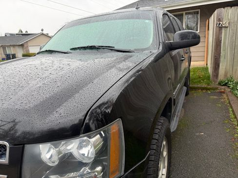 Used 2012 Chevrolet Suburban LT image 2