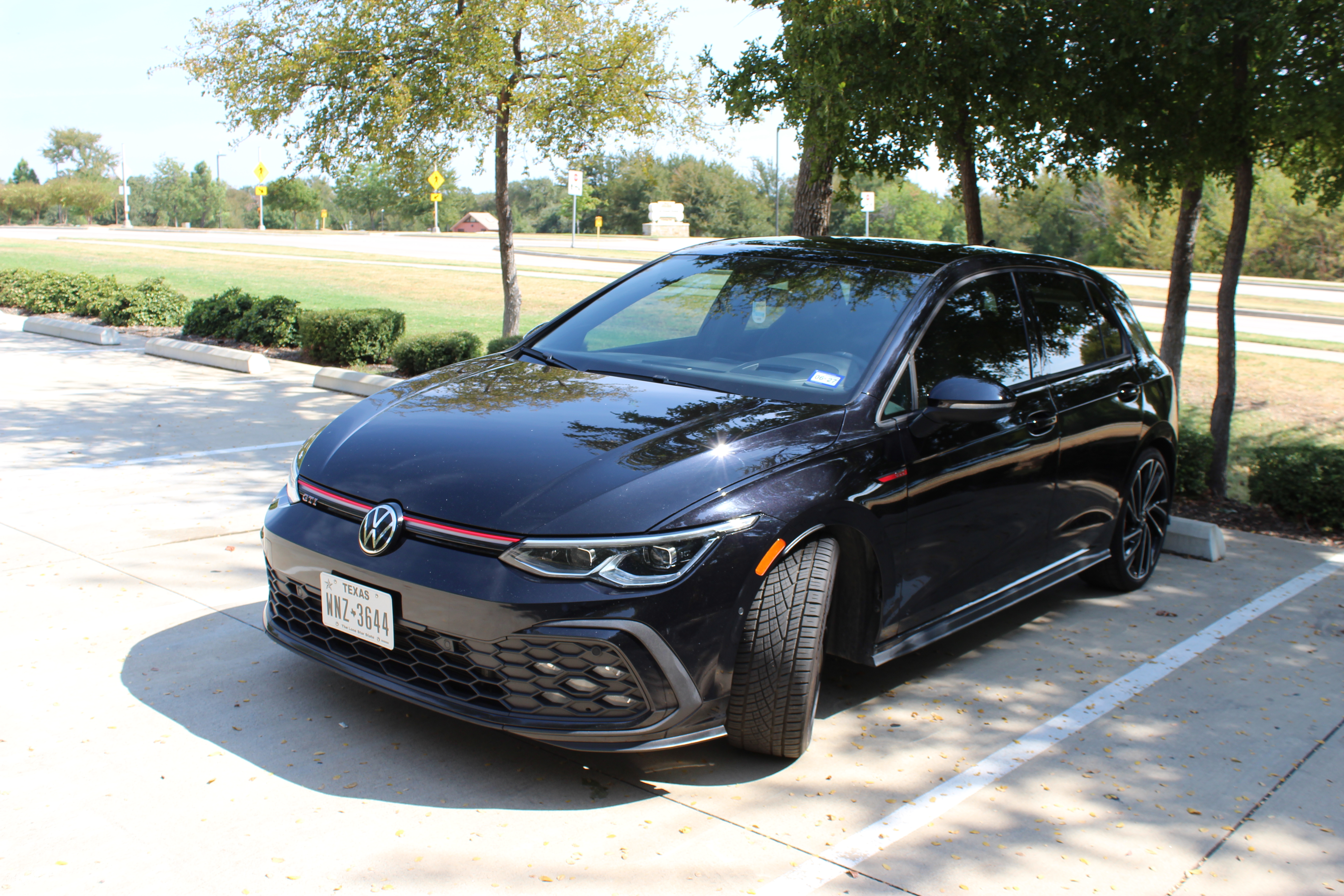 Used 2022 Volkswagen GTI Autobahn FWD image 1
