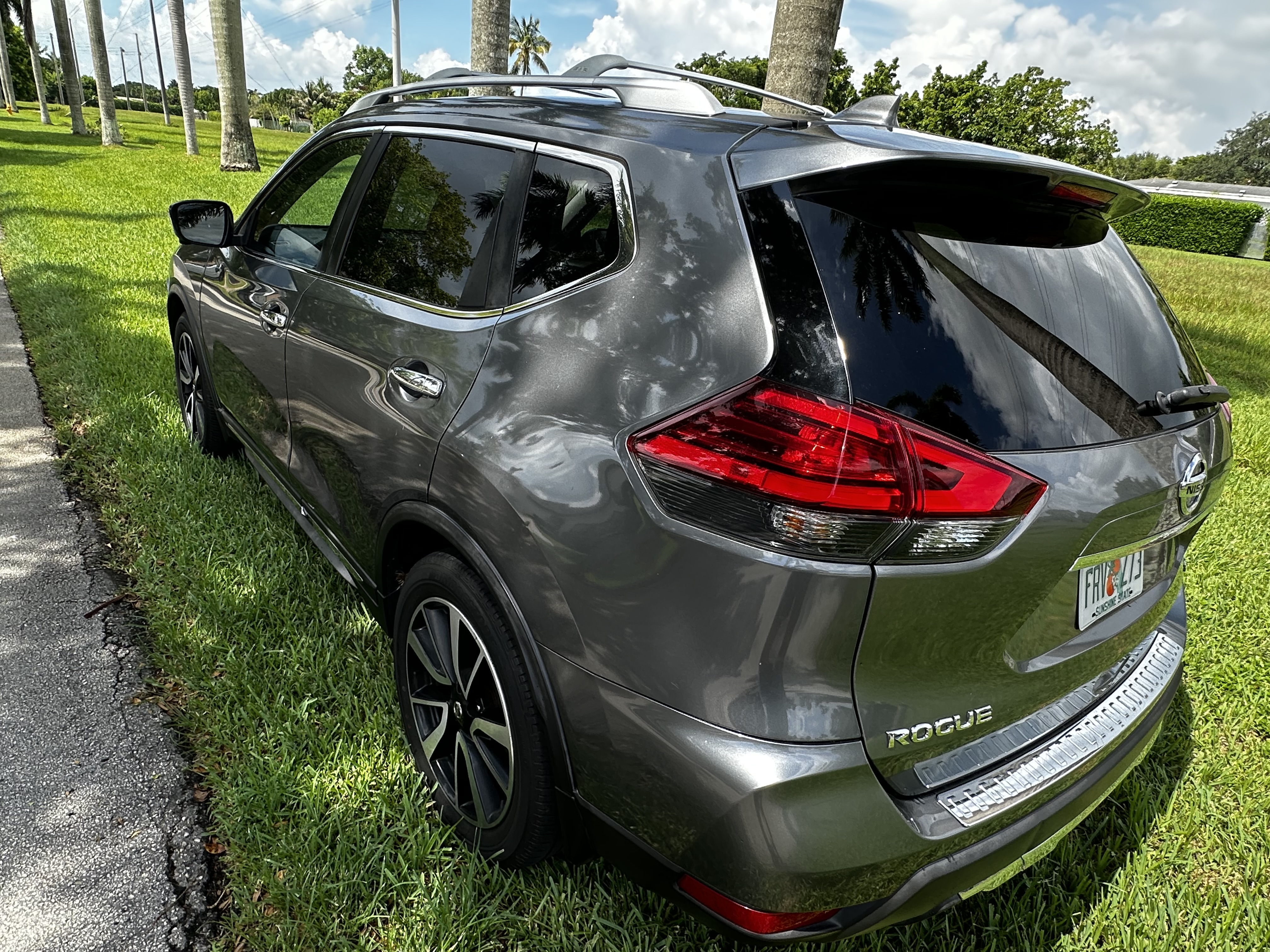 Used 2017 Nissan Rogue SL w/ SL Premium Package FWD image 12