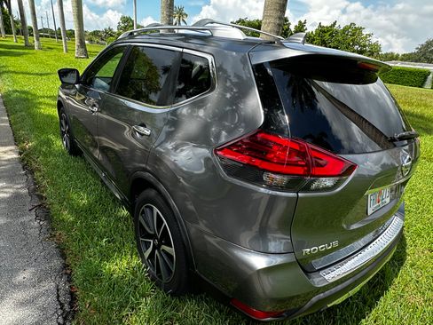 Used 2017 Nissan Rogue SL w/ SL Premium Package FWD image 12
