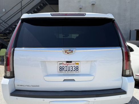 Used 2020 Cadillac Escalade ESV Luxury image 4