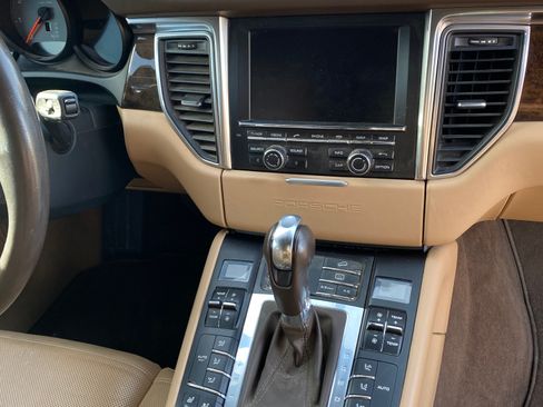 Used 2016 Porsche Macan S image 11