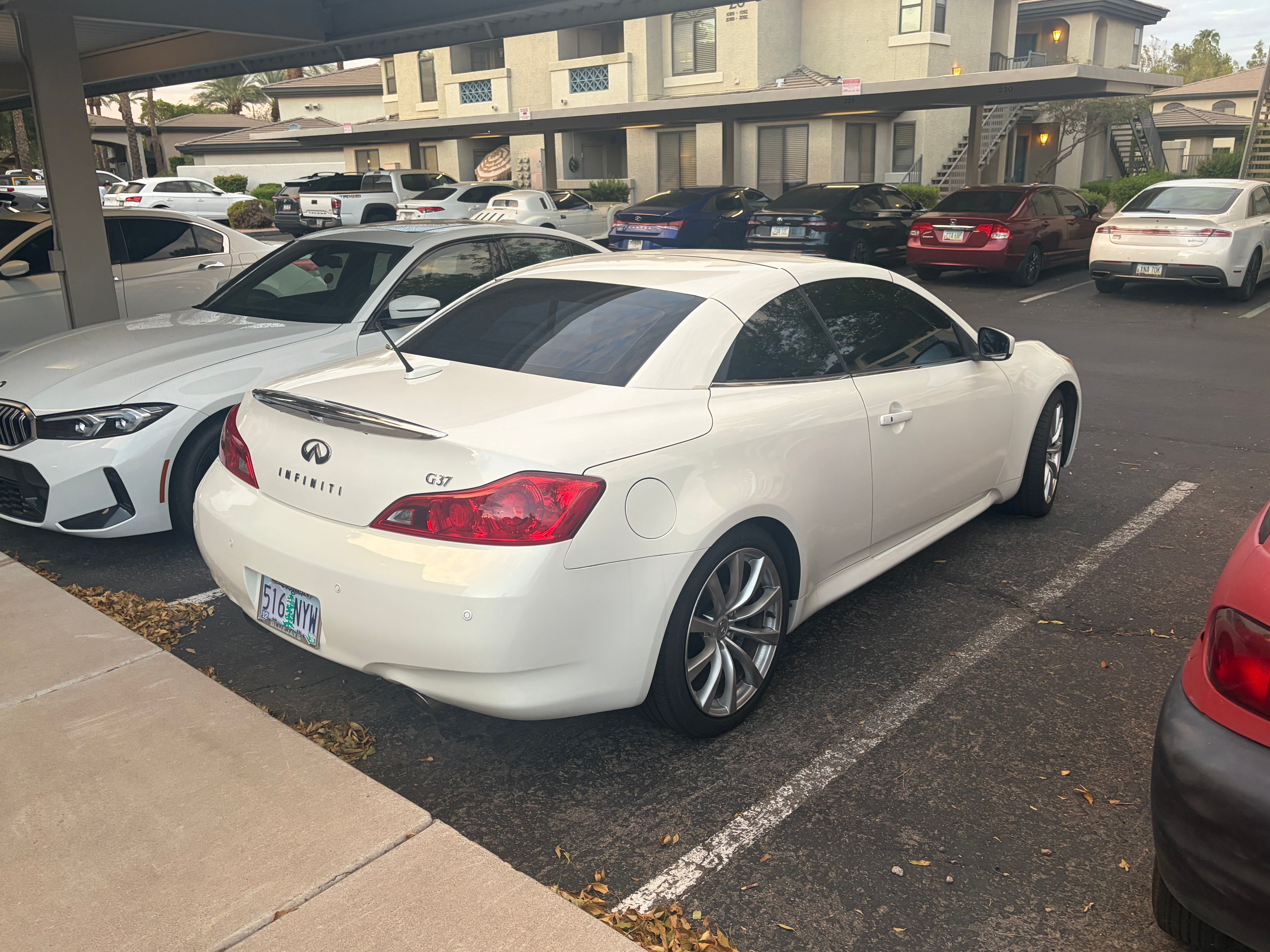 Used 2010 INFINITI G37 Convertible w/ Premium Pkg RWD image 4