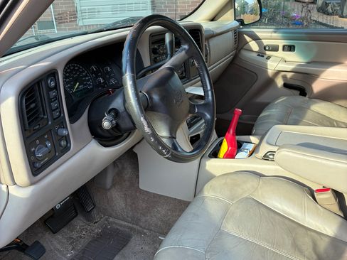 Used 2001 Chevrolet Tahoe LT w/ LT Preferred Equipment Group image 4