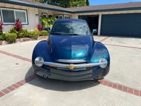 Used 2005 Chevrolet SSR w/ Preferred Equipment Group RWD image 2